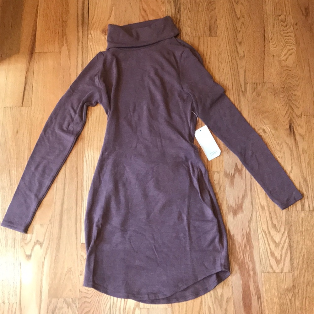 Long sleeve bodycon dress with laces on back